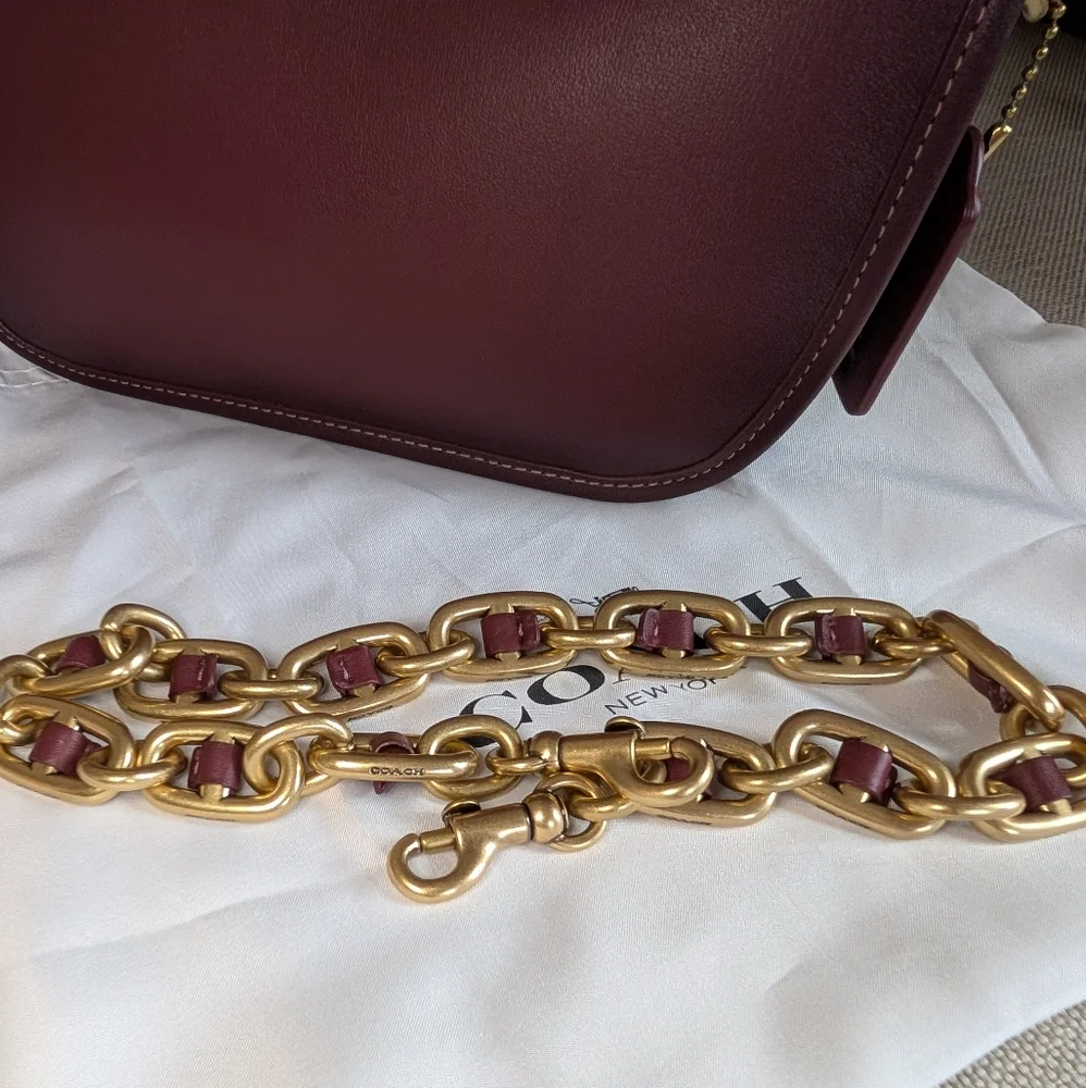 Coach swinger bag in wine with chain strap - Picture 8 of 11